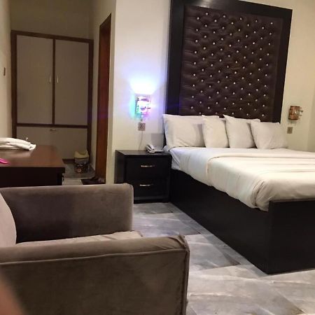 Hotel S.R. Lounge Multan Exterior foto