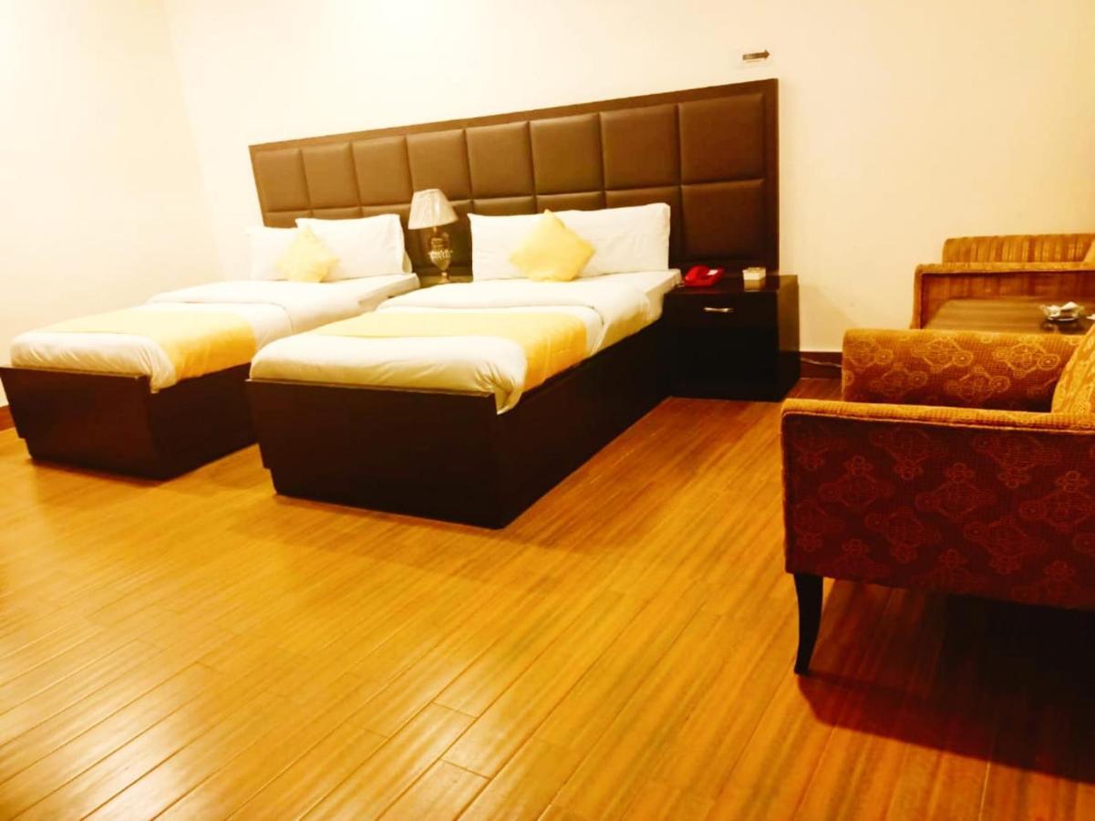 Hotel S.R. Lounge Multan Exterior foto