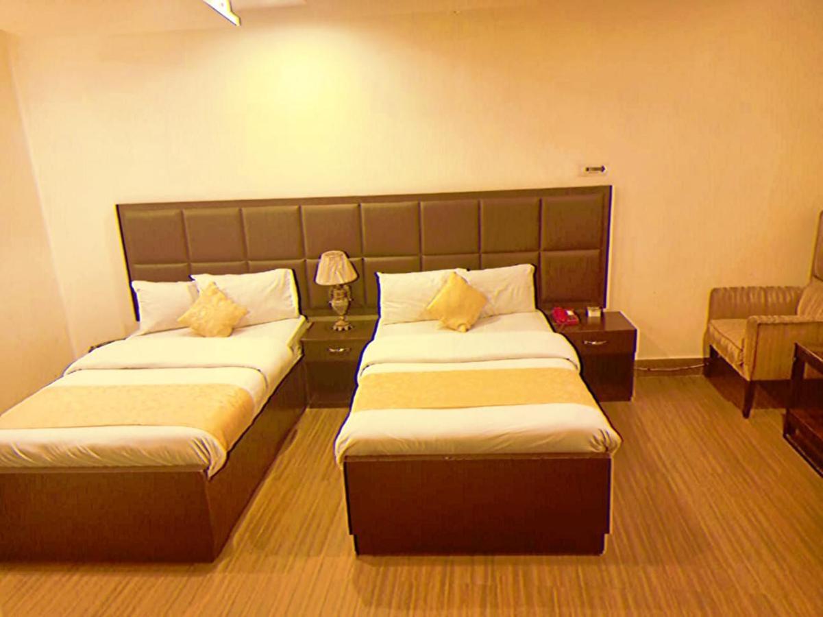 Hotel S.R. Lounge Multan Exterior foto
