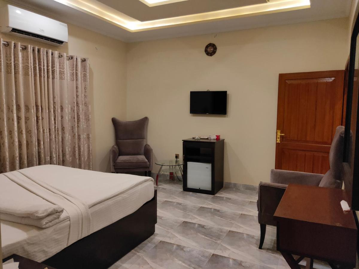 Hotel S.R. Lounge Multan Exterior foto