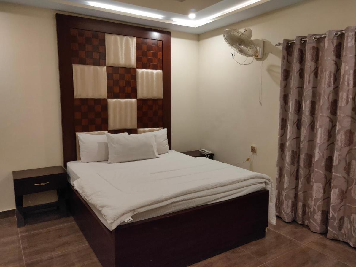 Hotel S.R. Lounge Multan Exterior foto