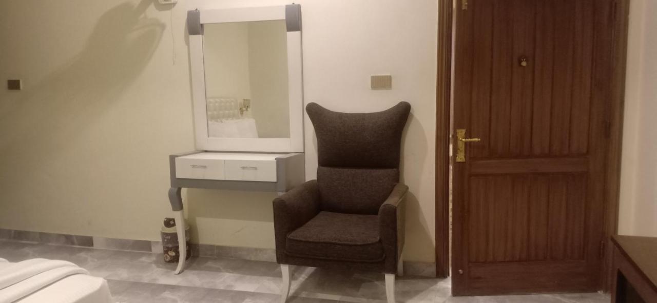 Hotel S.R. Lounge Multan Exterior foto