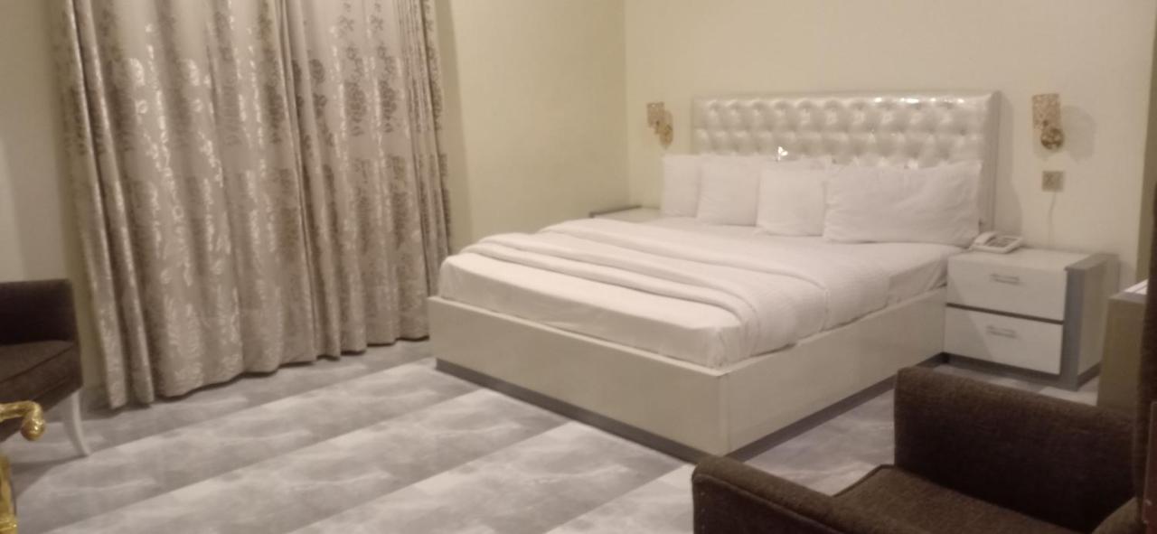 Hotel S.R. Lounge Multan Exterior foto