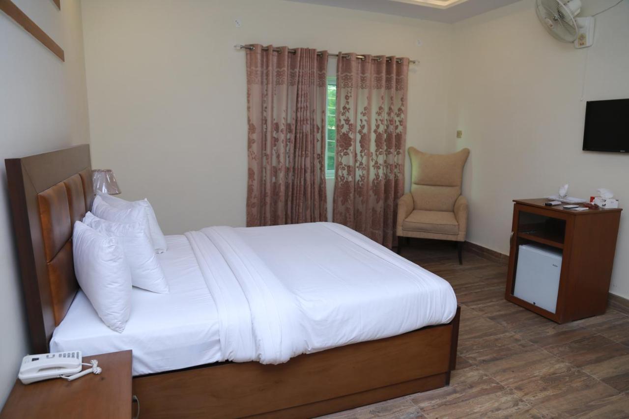 Hotel S.R. Lounge Multan Exterior foto