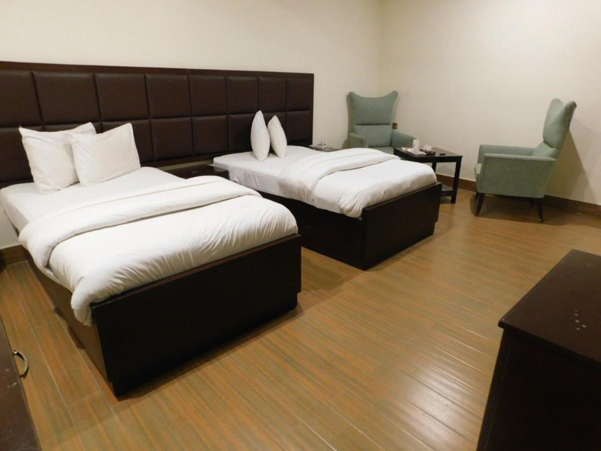 Hotel S.R. Lounge Multan Exterior foto